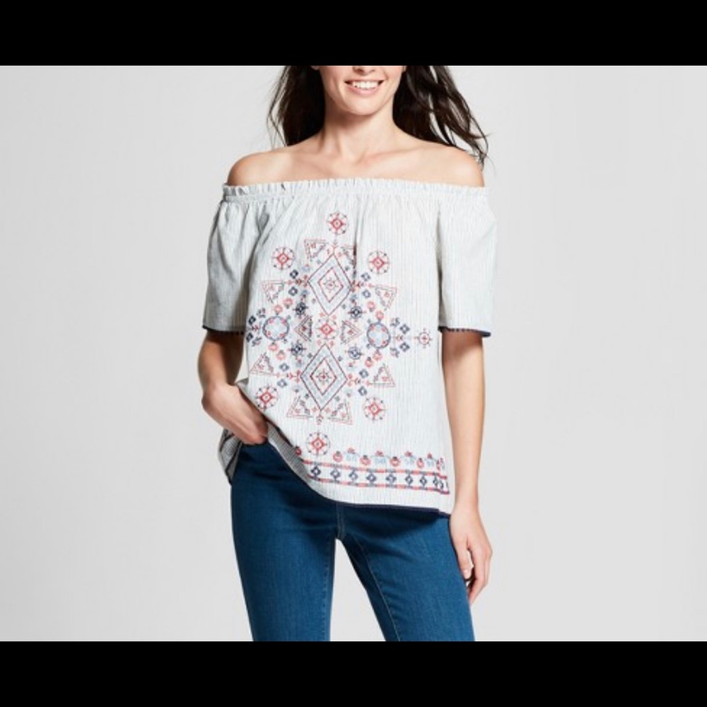 ❗️Cute Brand New Embroidered Off the Shoulder Top